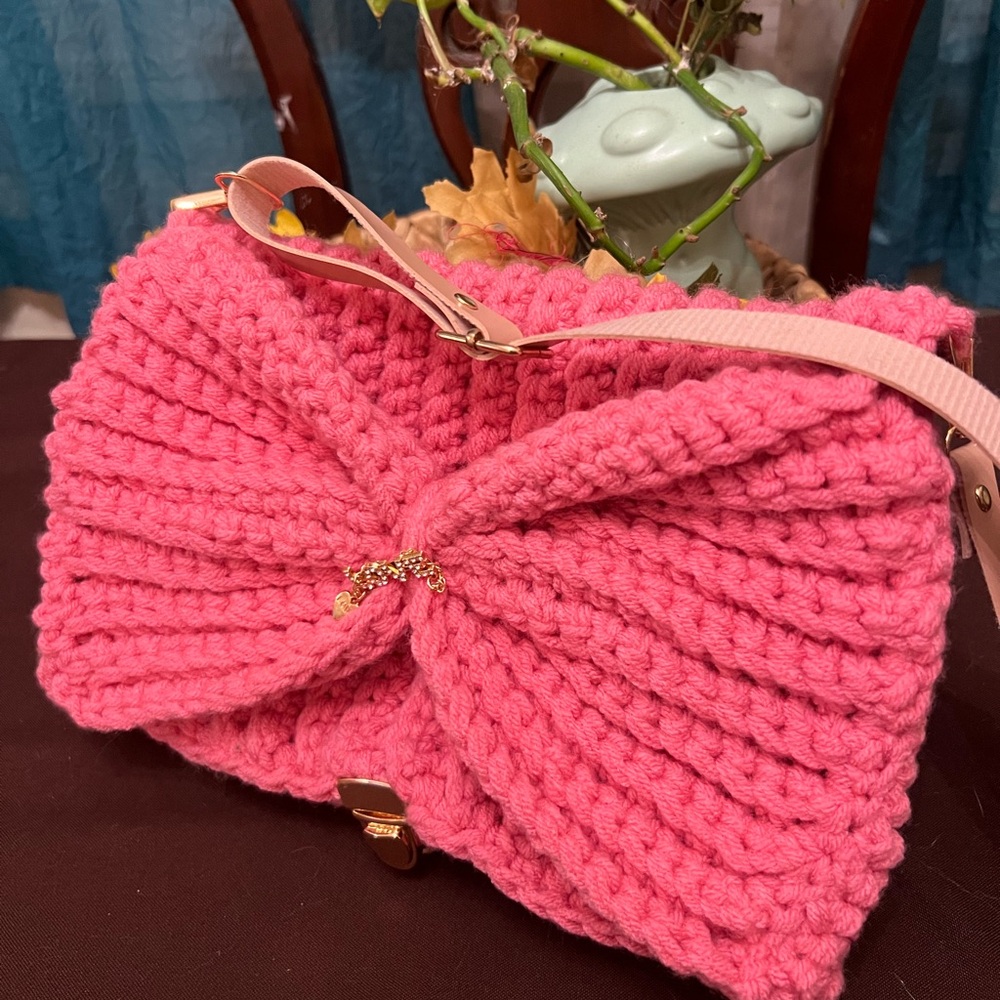 SOLD *Pink Crochet Women's Bag